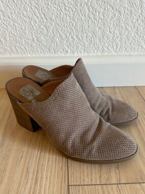 DOLCE ViTA Perforated cut out Taupe Mule block heel booties size 8